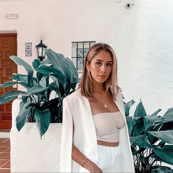 Meet your Posher, Ana - Picture 2 of 9